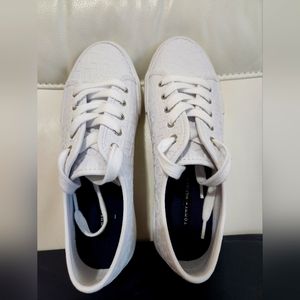 Tommy Hilfiger Merain Sneakers Size 7.5 M